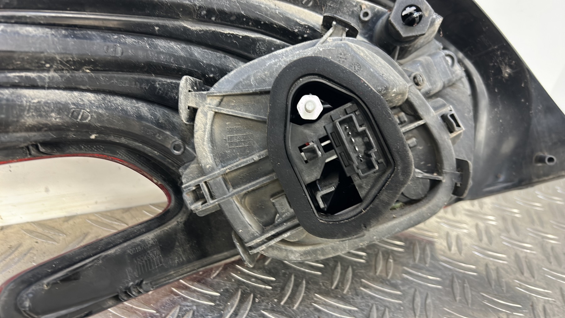 Feu arriere principal droit (feux) PEUGEOT 208 1 PHASE 2 – 9810430580