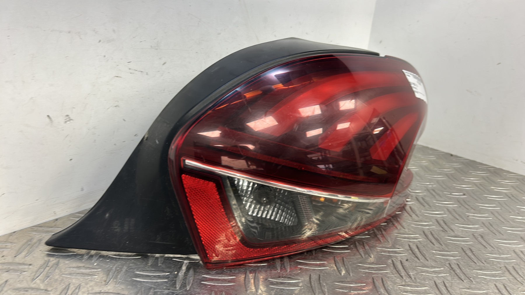Feu arriere principal droit (feux) PEUGEOT 208 1 PHASE 2 – 9810430580