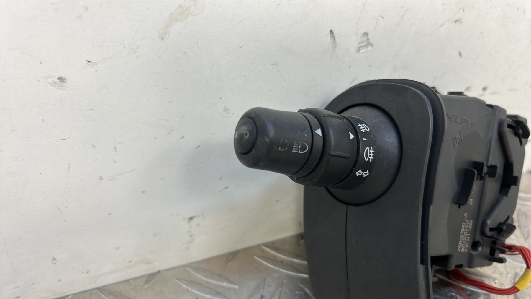 Commodo phare RENAULT CLIO 3 PHASE 2 – 7701057090