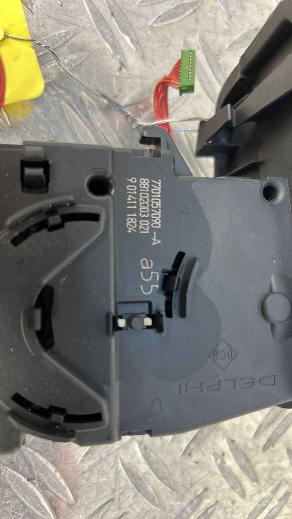 Commodo phare RENAULT CLIO 3 PHASE 2 – 7701057090