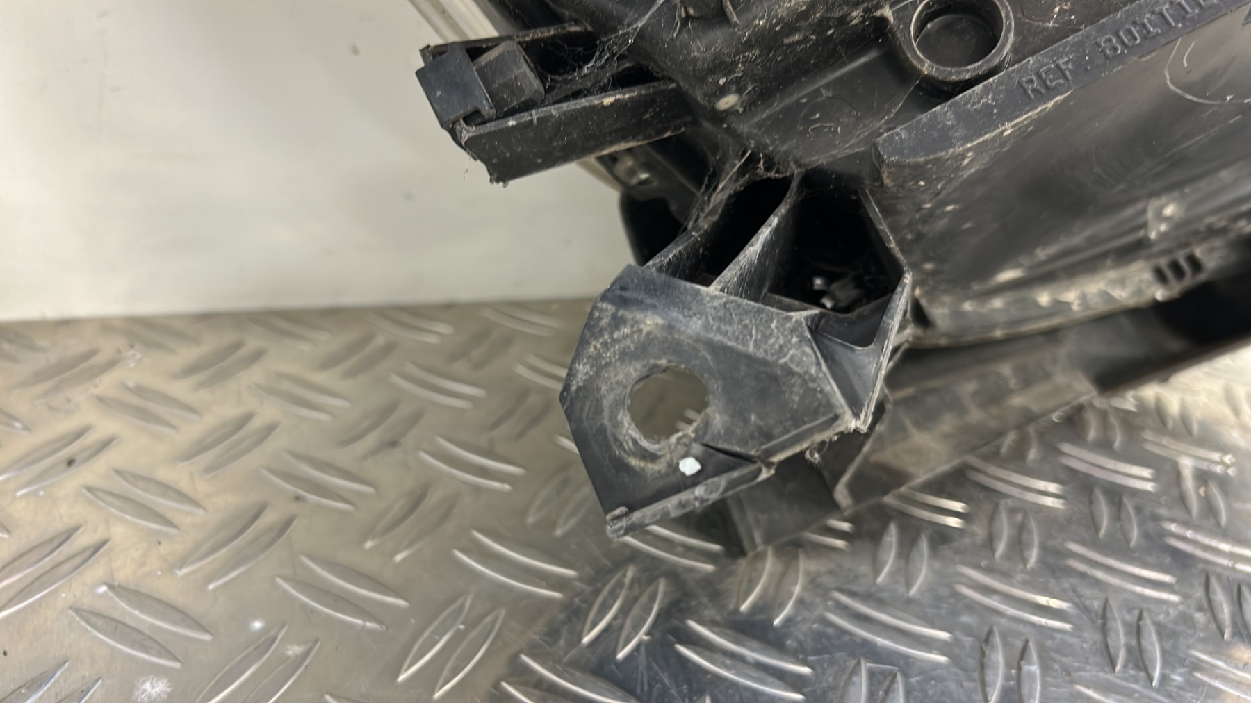 Optique avant principal gauche (feux)(phare) RENAULT CLIO 3 PHASE 1 – 7701061071