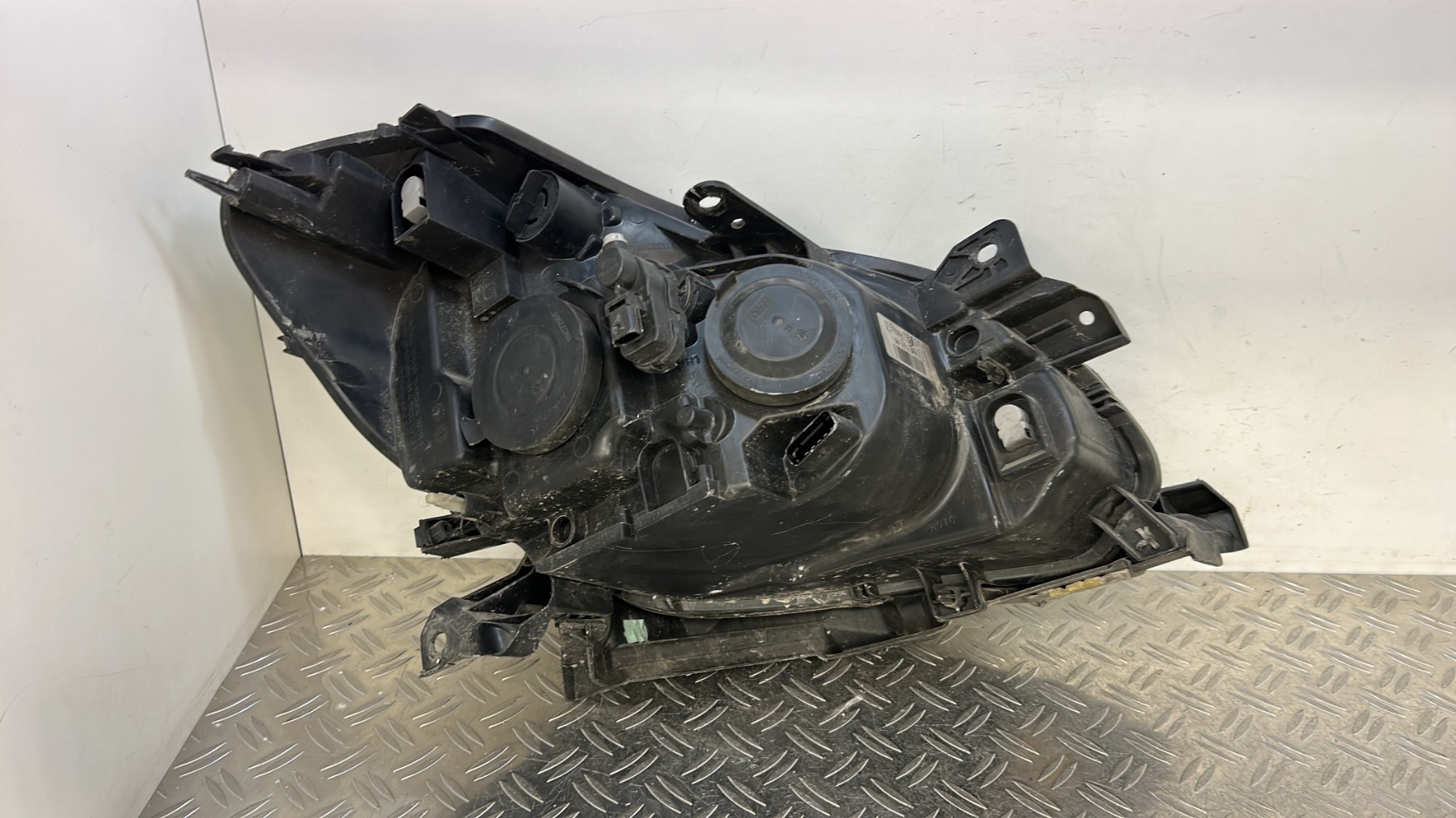 Optique avant principal gauche (feux)(phare) RENAULT CLIO 3 PHASE 1 – 7701061071