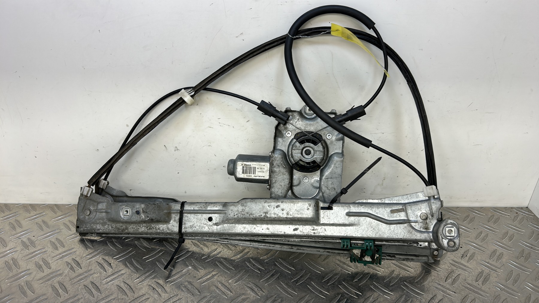 Leve vitre electrique avant droit RENAULT CLIO 3 PHASE 2 – 400855H