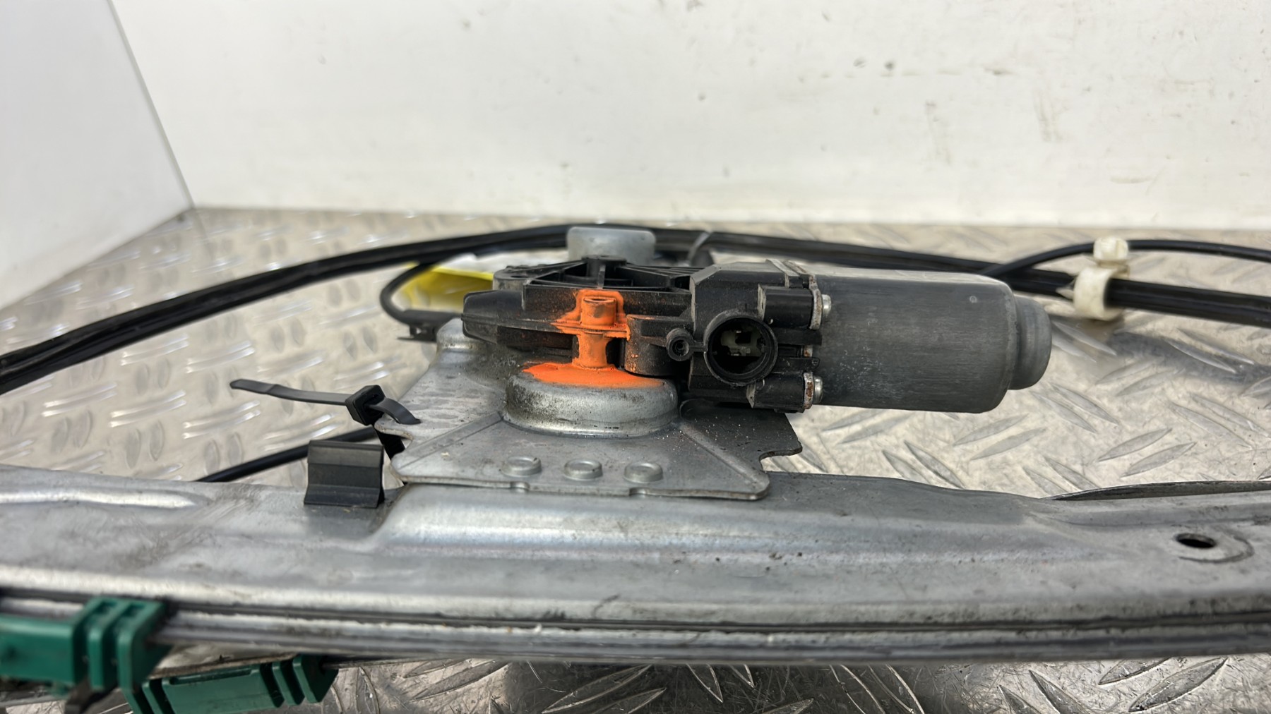 Leve vitre electrique avant droit RENAULT CLIO 3 PHASE 2 – 400855H