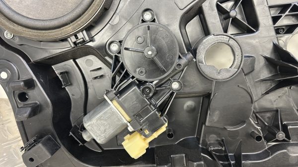 Leve vitre electrique avant gauche FORD FIESTA 6 PHASE 1 – 8A6114A389B