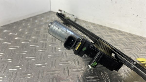 Leve vitre electrique avant gauche IVECO DAILY 6 PHASE 1 – 5801901053