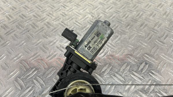 Leve vitre electrique avant gauche IVECO DAILY 6 PHASE 1 – 5801901053