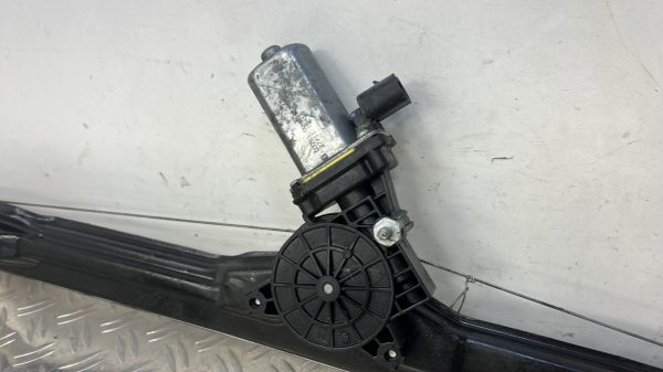 Leve vitre electrique avant gauche IVECO DAILY 6 PHASE 1 – 5801901053