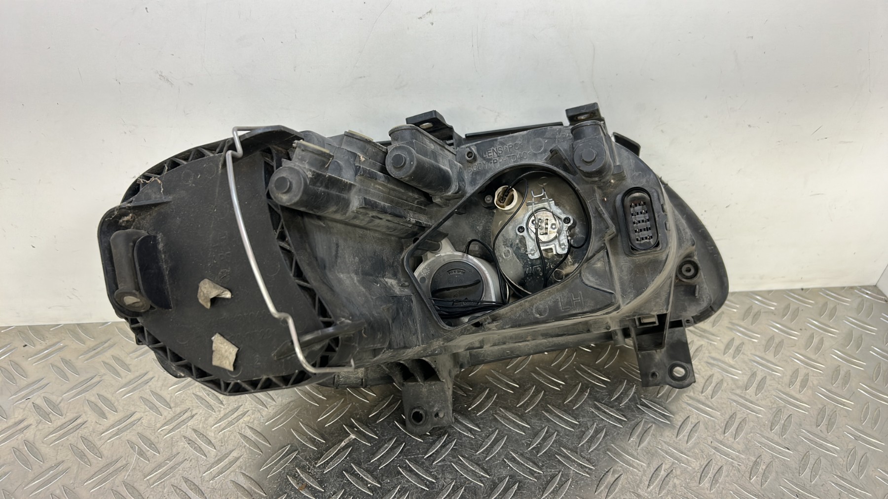 Optique avant principal gauche (feux)(phare) VOLKSWAGEN CADDY 2K0941005B