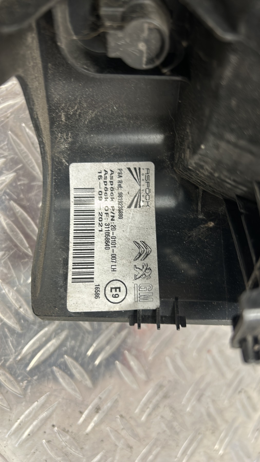 Feu arriere principal gauche (feux) PEUGEOT PARTNER 3 PHASE 1 9819235880