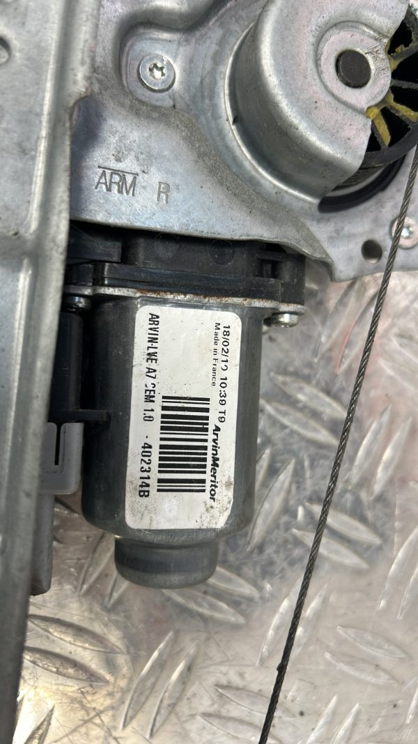 Leve vitre electrique avant gauche PEUGEOT 207 PHASE 1 9671270880