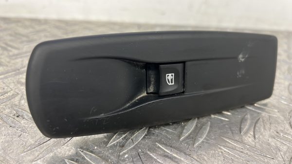 Interrupteur de leve vitre avant droit RENAULT LAGUNA 3 PHASE 1 809600004R