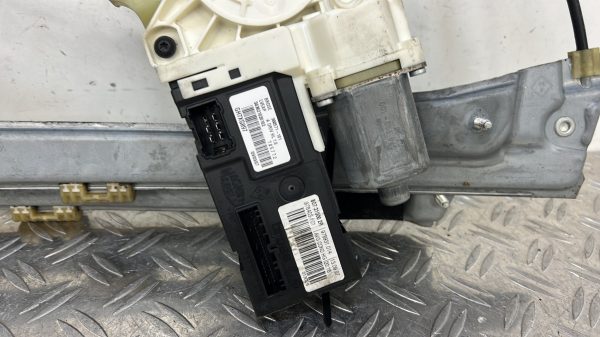 Leve vitre electrique avant gauche RENAULT LAGUNA 3 PHASE 1 807310002R