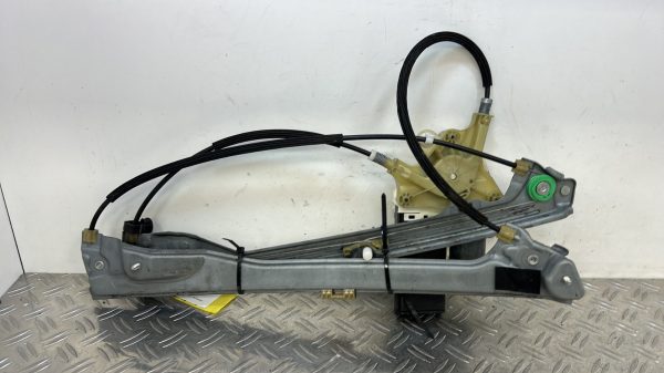 Leve vitre electrique avant droit RENAULT LAGUNA 3 PHASE 1 807300002R