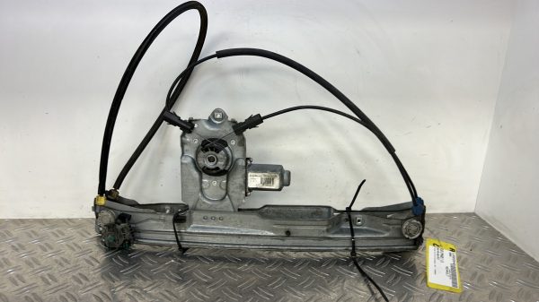 Leve vitre electrique avant gauche RENAULT CLIO 3 PHASE 1 400856D