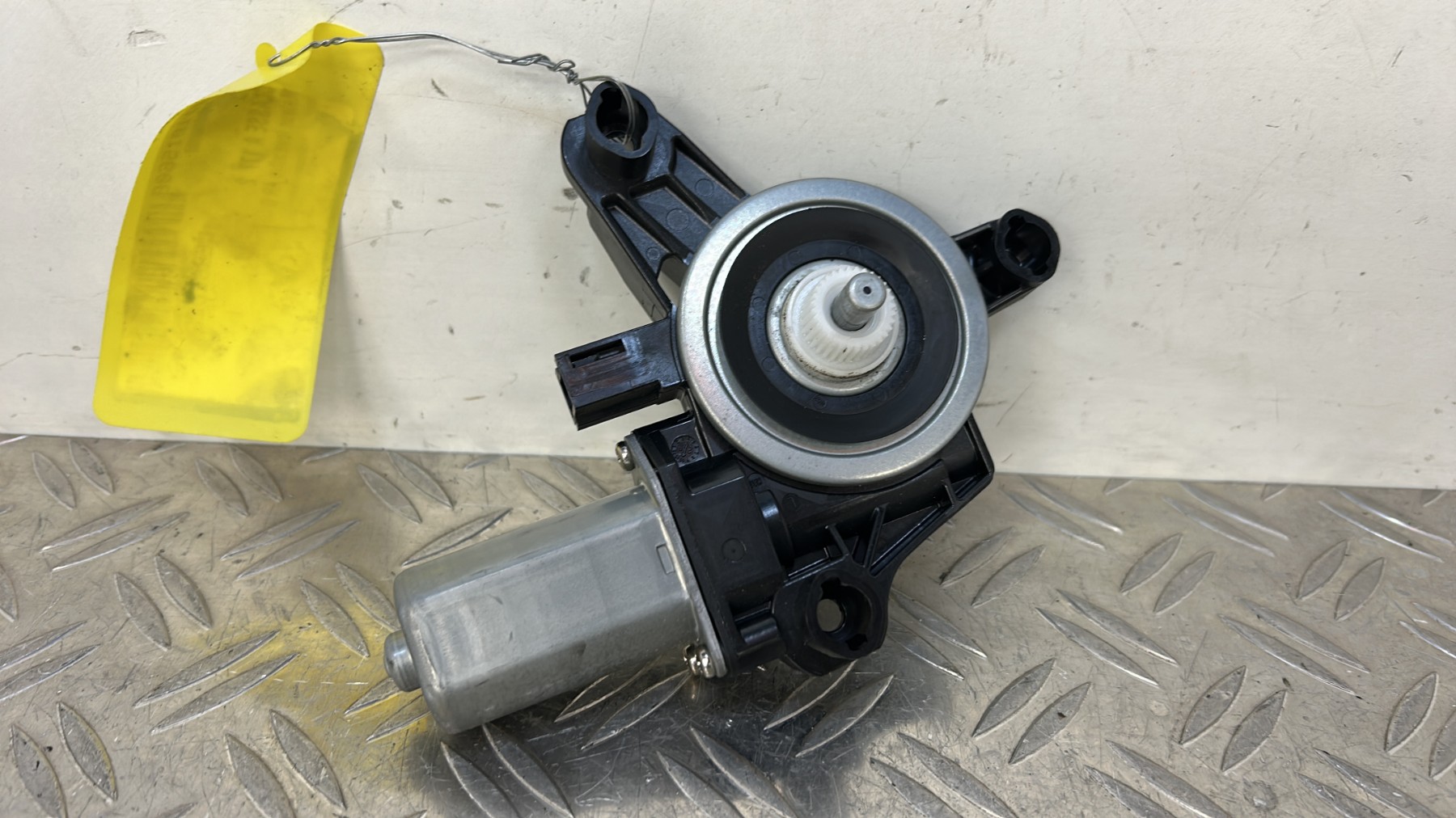 Moteur leve vitre arriere gauche MERCEDES CLASSE A 177 PHASE 2 A0009060808