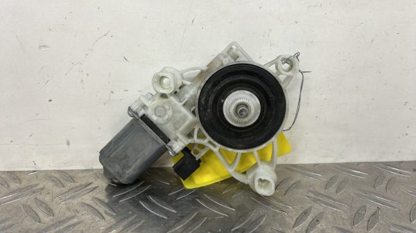 Moteur leve vitre avant gauche MERCEDES CLASSE A 177 PHASE 2 A0009065806