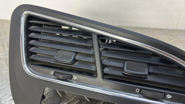 Aerateur tableau de bord PEUGEOT 5008 1 PHASE 1 9686528077