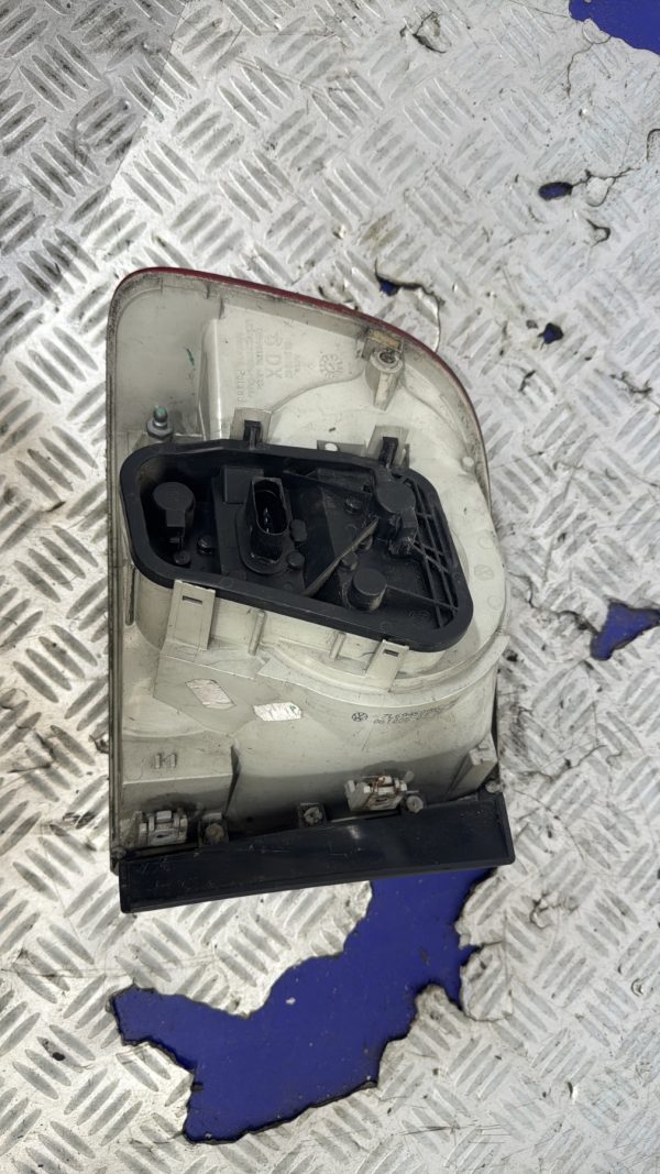Feu arriere principal droit (feux) VOLKSWAGEN TOUAREG 1 PHASE 1 28258002