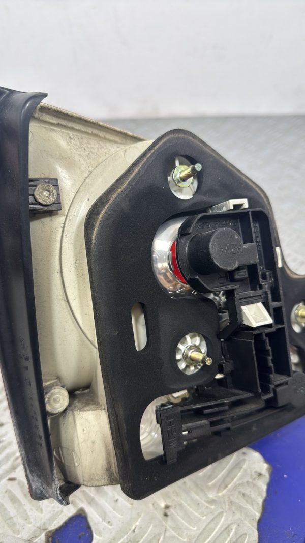Feu arriere secondaire droit (feux) VOLKSWAGEN TOUAREG 1 PHASE 1 28268003