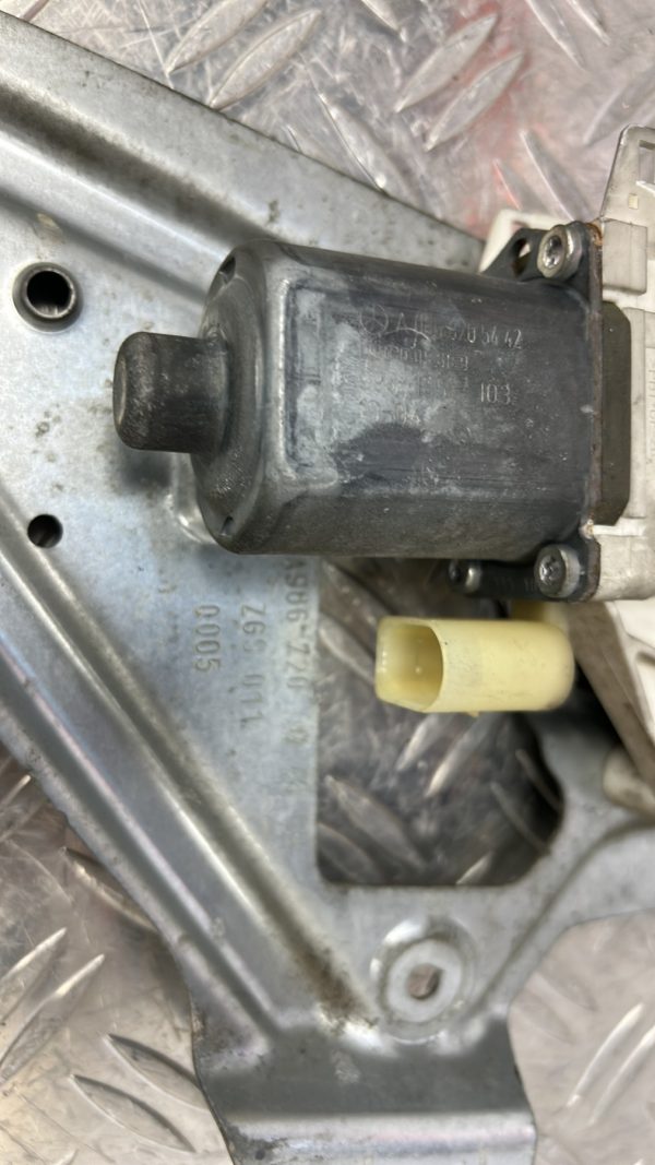 Leve vitre electrique avant gauche MERCEDES SPRINTER 2 PHASE 1 A9067200046