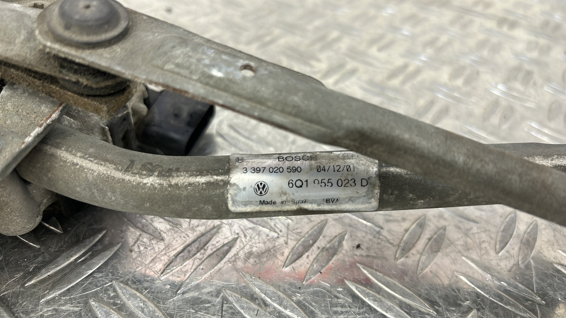 Moteur essuie glace avant VOLKSWAGEN POLO 4 PHASE 1 6Q1955023D