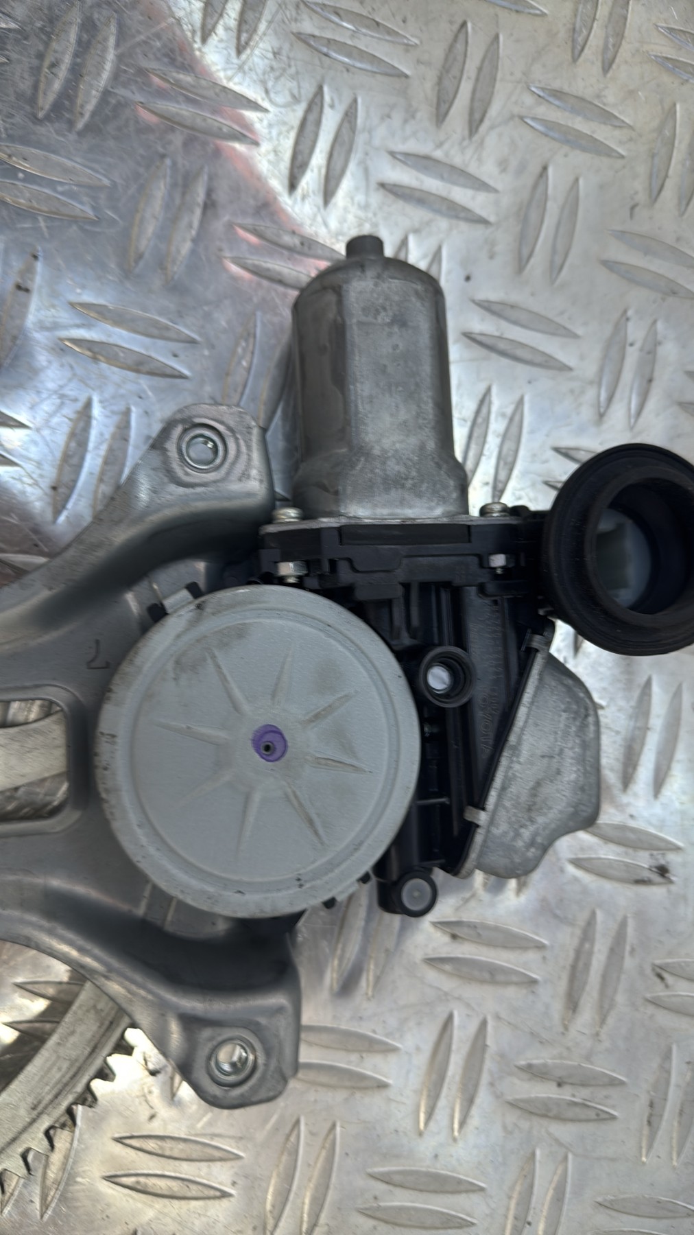 Moteur leve vitre avant gauche TOYOTA YARIS VERSO PHASE 1 8572052161