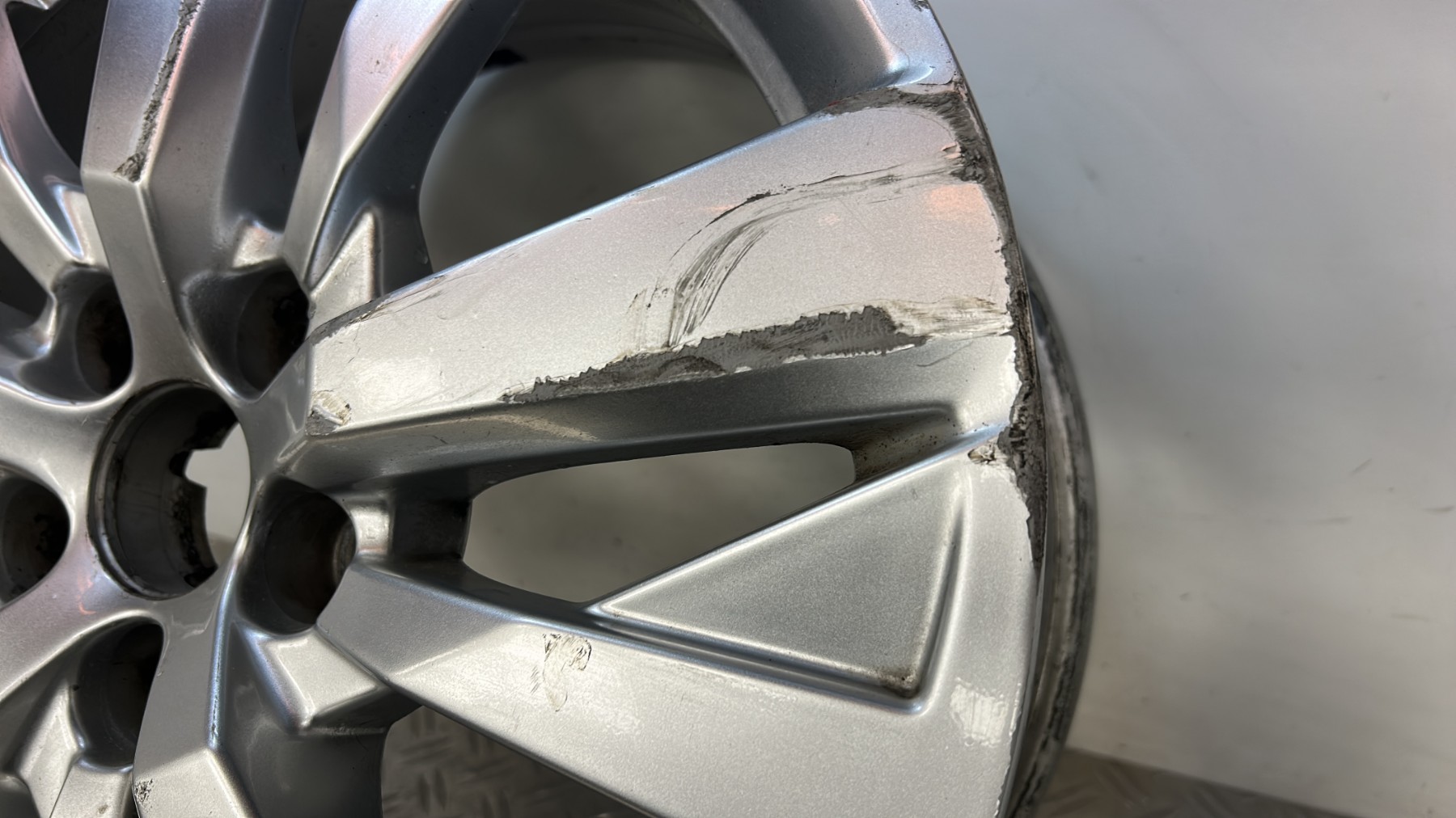 Jante PEUGEOT 3008 1 PHASE 1 9809687177