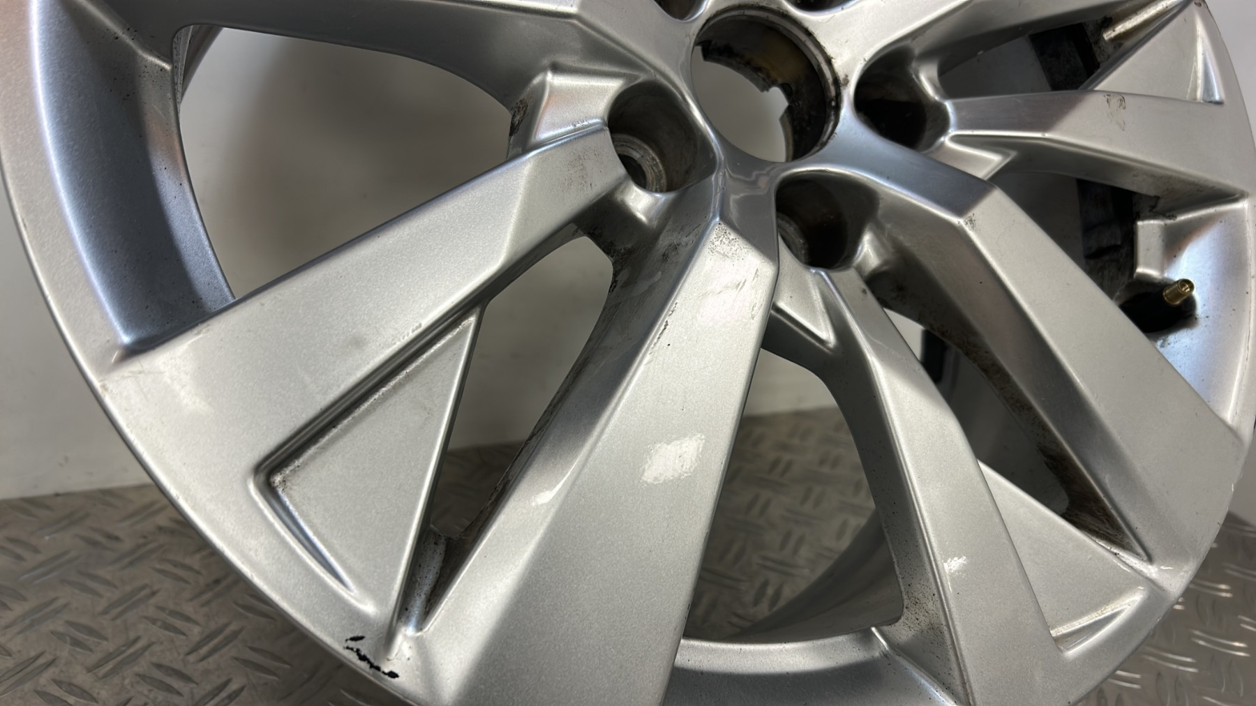 Jante PEUGEOT 3008 1 PHASE 1 9809687177