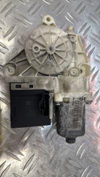 Moteur leve vitre arriere gauche RENAULT MEGANE 3 PHASE 1 827310002R