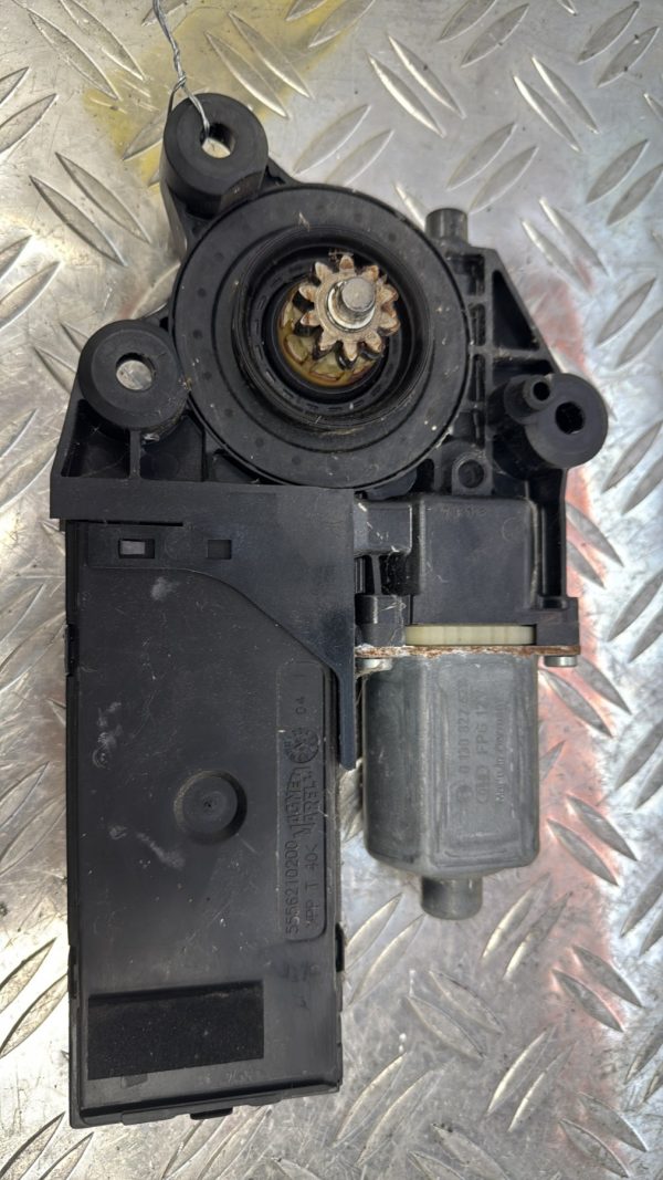 Moteur leve vitre avant gauche RENAULT MEGANE 3 PHASE 1 807310004R
