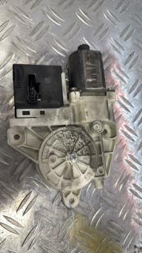 Moteur leve vitre arriere droit RENAULT MEGANE 3 PHASE 1 827300003R