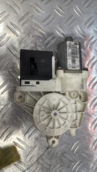 Moteur leve vitre arriere droit RENAULT MEGANE 3 PHASE 1 BREAK 82730003R