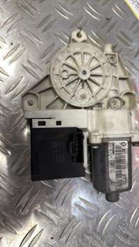 Moteur leve vitre arriere gauche RENAULT MEGANE 3 PHASE 1 827310002R