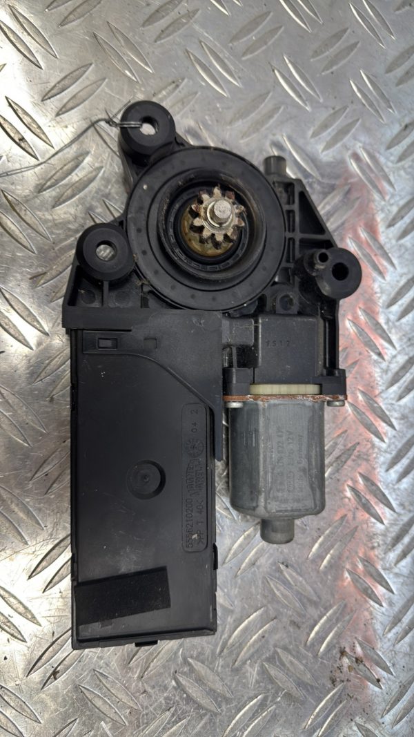 Moteur leve vitre avant gauche RENAULT MEGANE 3 PHASE 1 807310004R