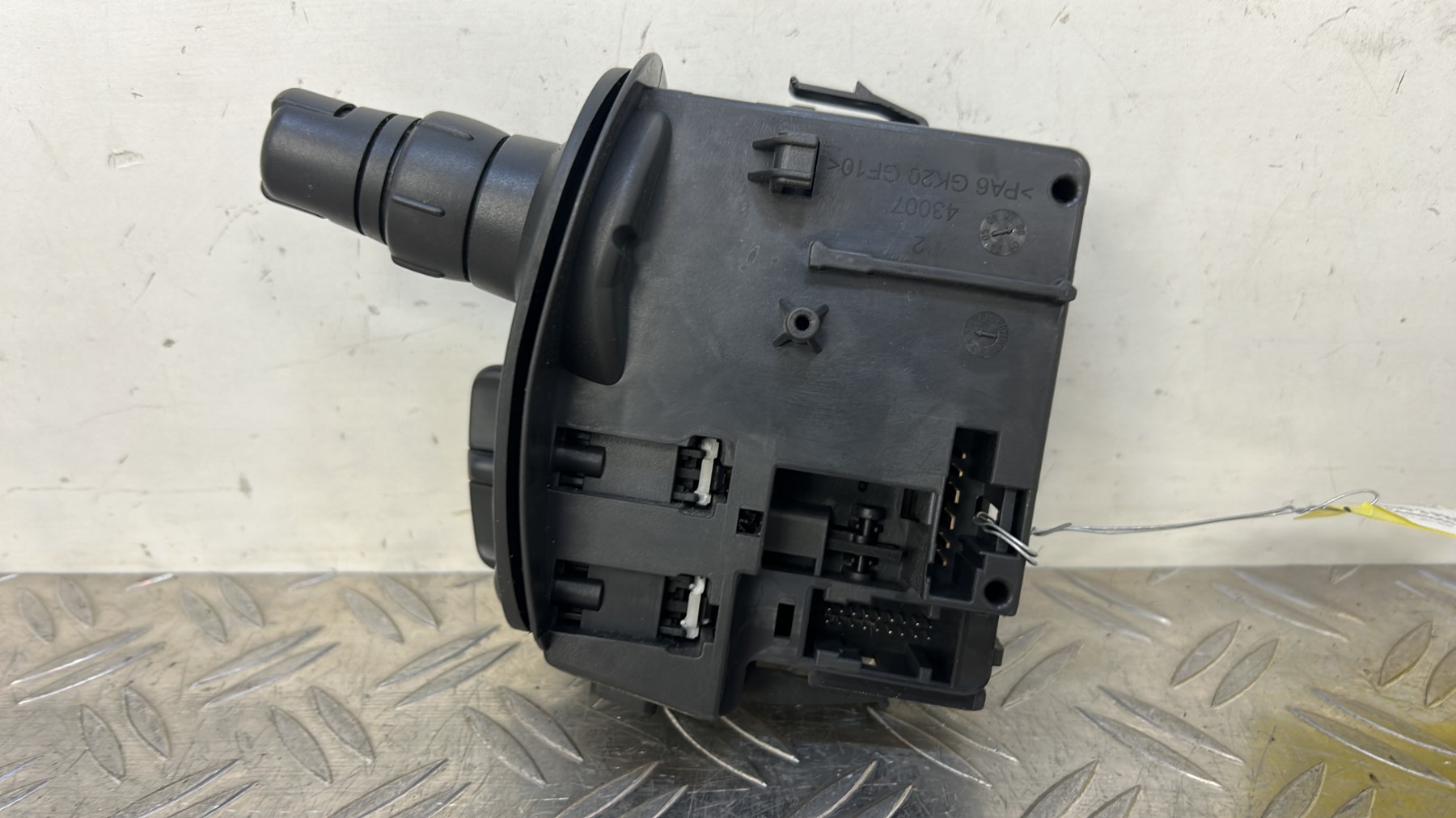 Commodo d’essuie glaces RENAULT CLIO 3 PHASE 1 88103009238