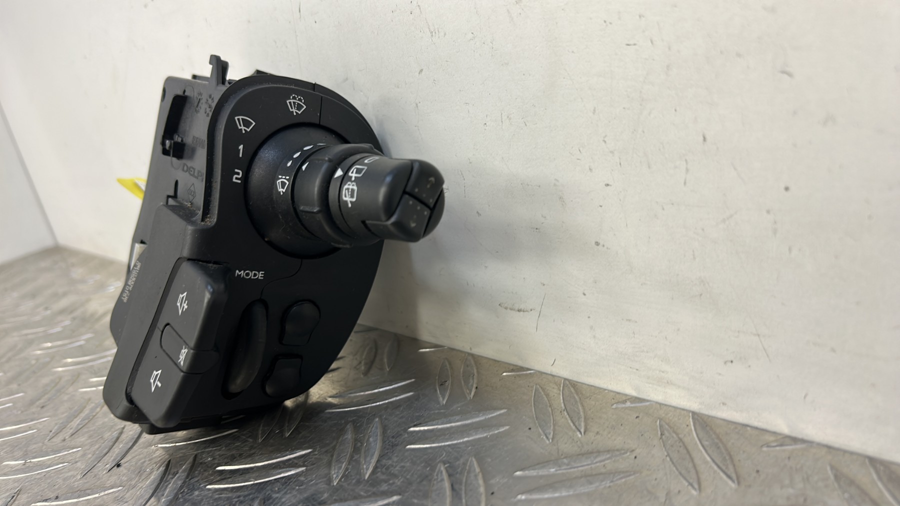 Commodo d’essuie glaces RENAULT CLIO 3 PHASE 1 88103009238