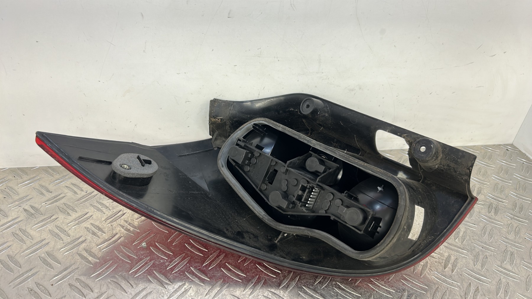 Feu arriere principal droit (feux) RENAULT 8200002472p