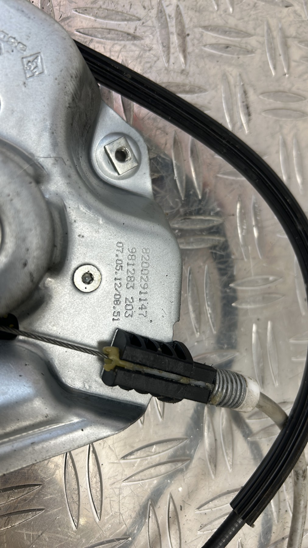 Leve vitre electrique avant droit RENAULT CLIO 3 PHASE 1 8200291147