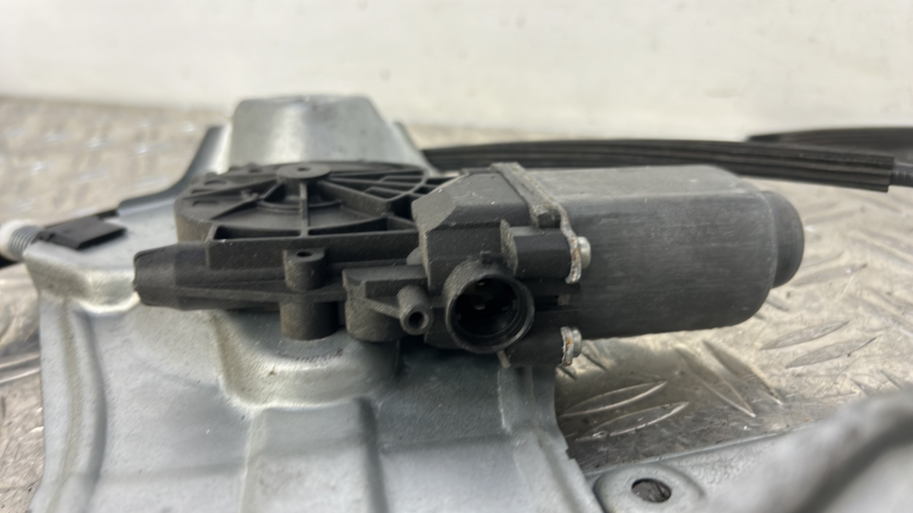 Leve vitre electrique avant droit RENAULT CLIO 3 PHASE 1 8200291147