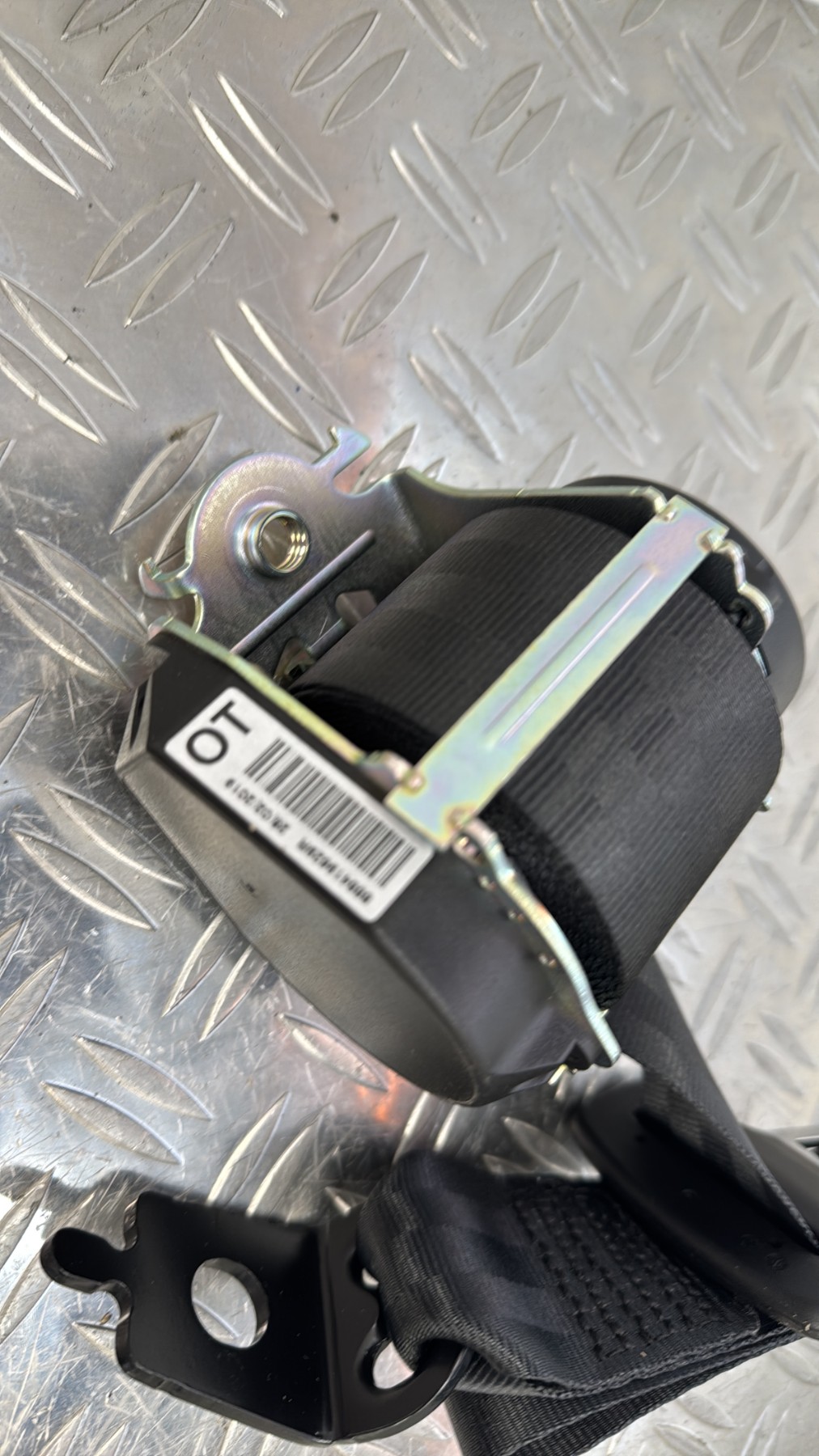 Ceinture arriere gauche RENAULT CLIO 4 PHASE 1 888419629R