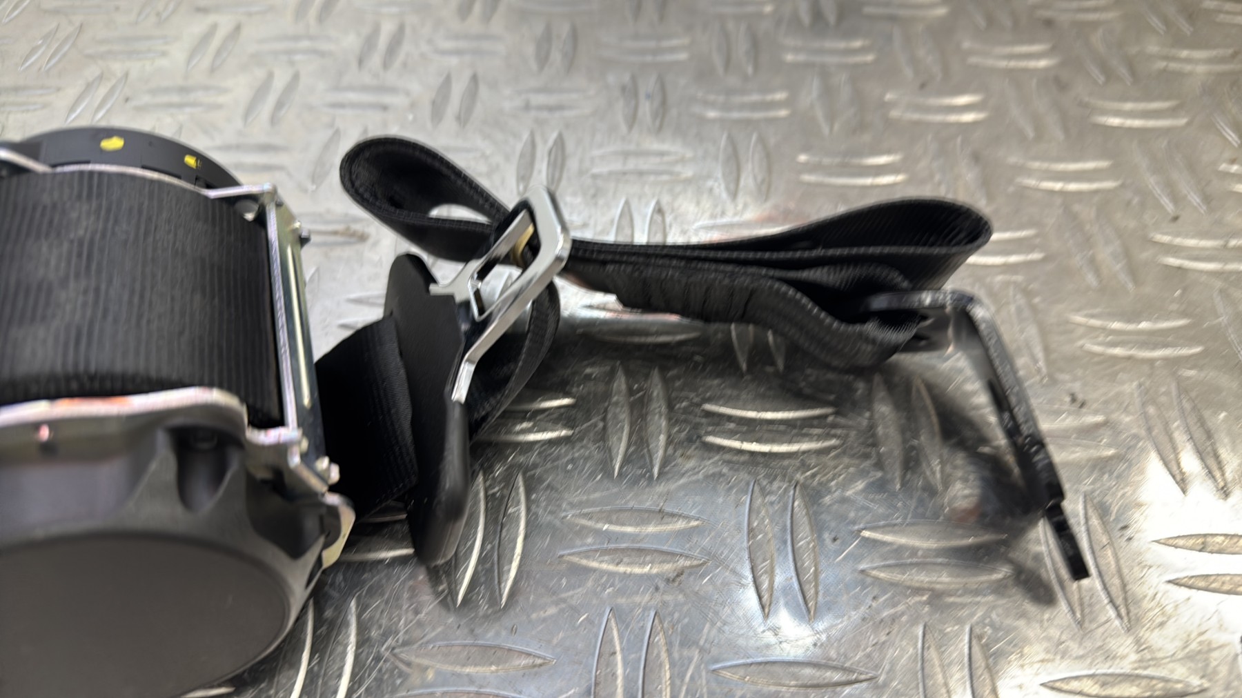 Ceinture arriere droit RENAULT CLIO 4 PHASE 1 888404130R