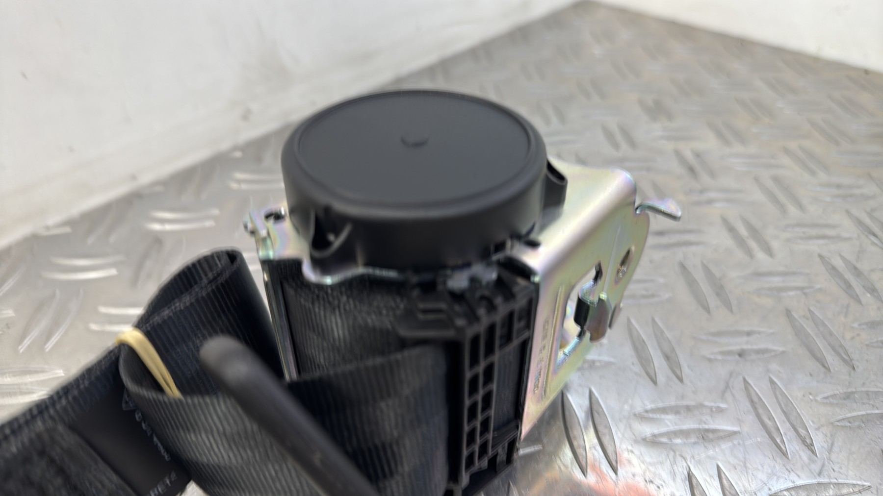 Ceinture arriere droit RENAULT CLIO 4 PHASE 1 888404130R