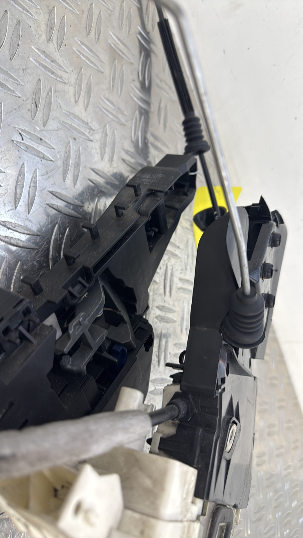 Serrure de porte laterale gauche MERCEDES CLASSE A 169 PHASE 1 LH993600