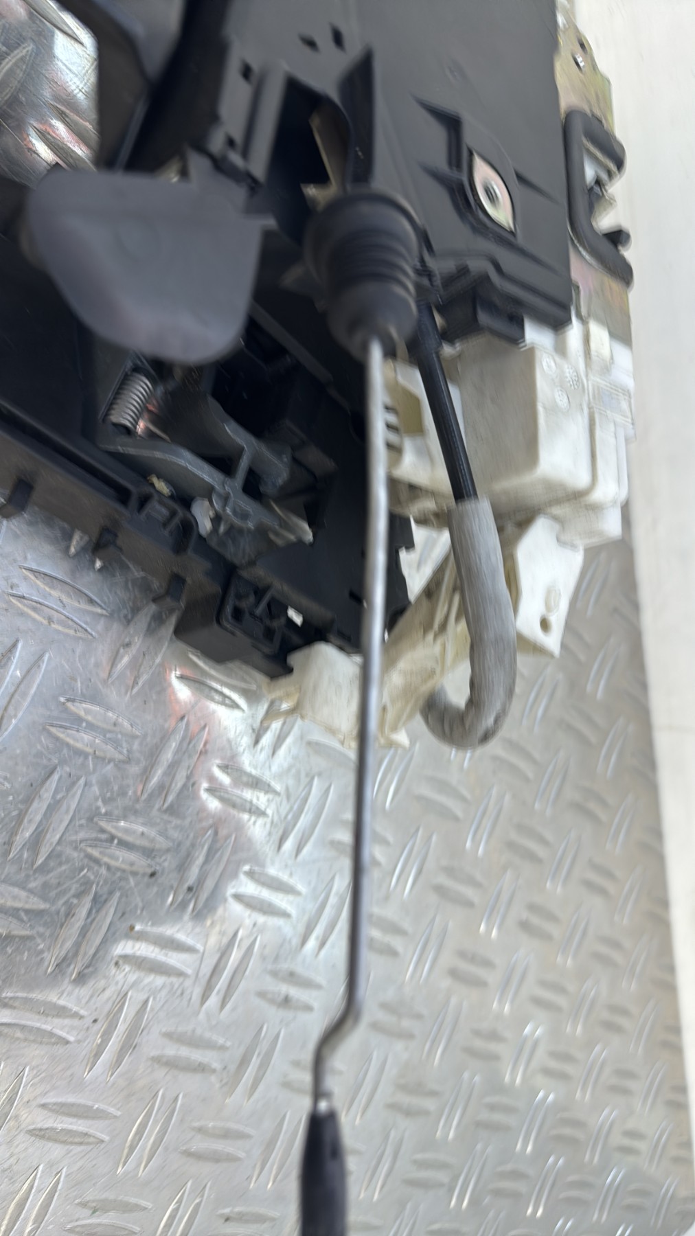 Serrure de porte laterale gauche MERCEDES CLASSE A 169 PHASE 1 LH993600