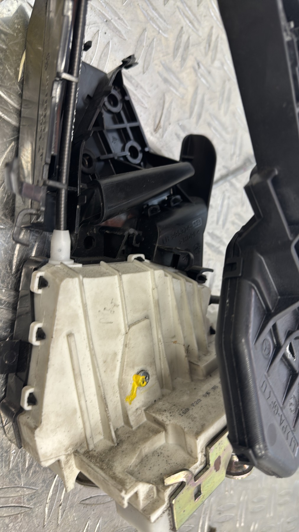 Serrure de porte laterale gauche MERCEDES CLASSE A 169 PHASE 1 LH993600