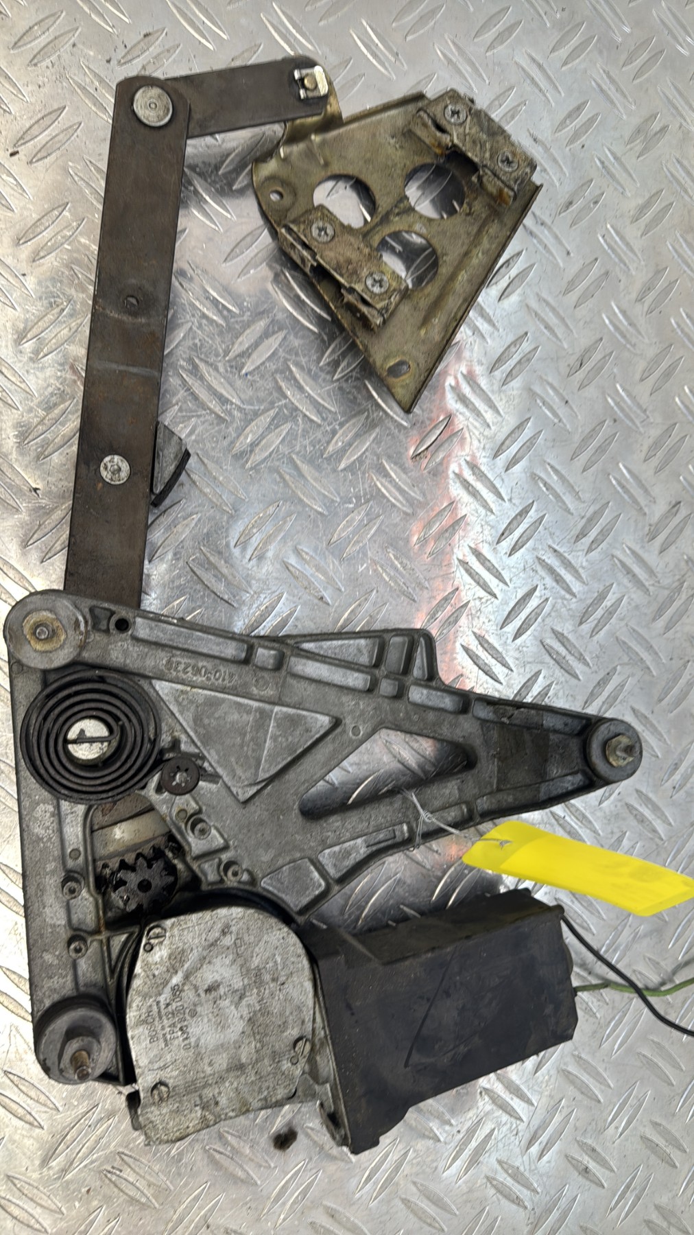 Moteur leve vitre avant gauche MERCEDES 220 W123 130820065