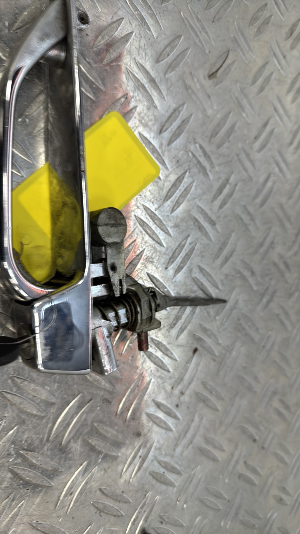 Poignee porte avant gauche MERCEDES 280 C123 COUPE 1167600159