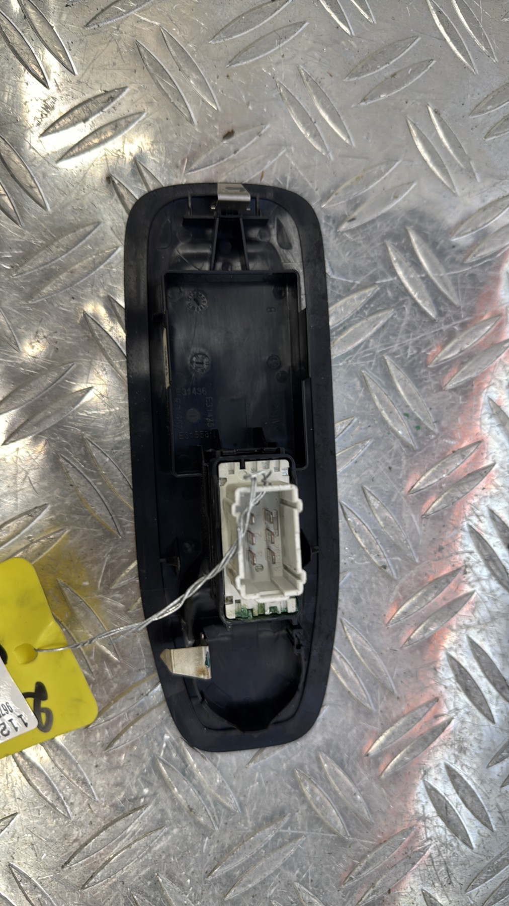 Interrupteur de leve vitre avant droit PEUGEOT 208 1 PHASE 1 96751118ZD