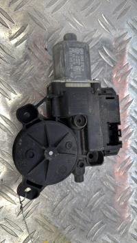 Moteur leve vitre arriere droit VOLKSWAGEN POLO 5 PHASE 1 6R0959812N